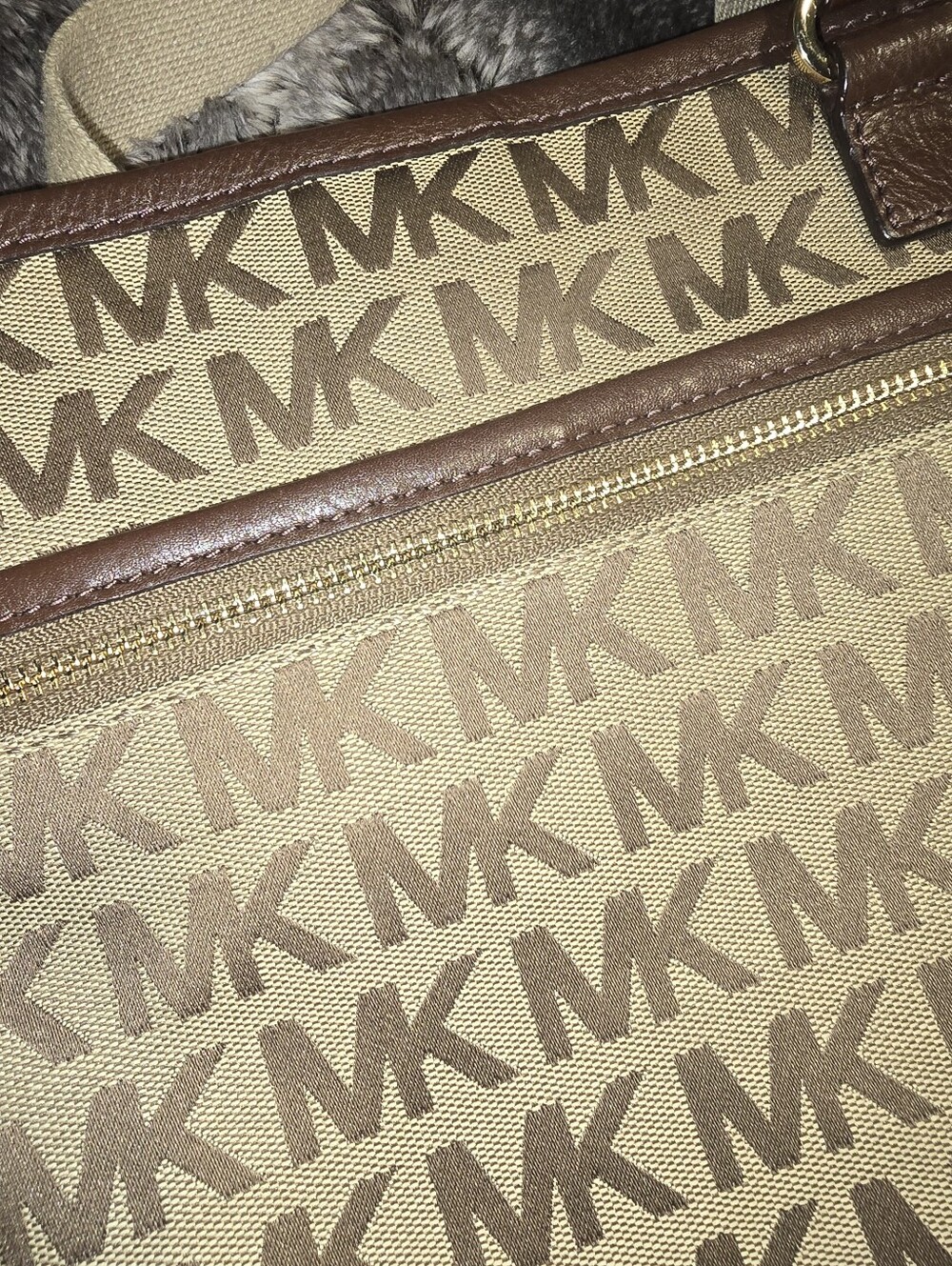 Michael Kors Jet Set Bag - Picture 3 of 5